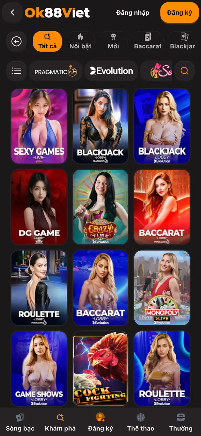 Ảnh tự chụp ngày 05/08/2026: khu casino trực tiếp, mỗi ô là một bàn chơi có hình dealer đứng bàn.